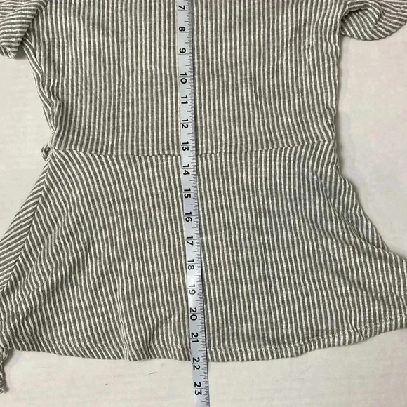 CAUTION TO THE WIND Women's Grey Peplum
Wrap Blouse Medium Med Top Shirt Gray - Picture 8 of 8